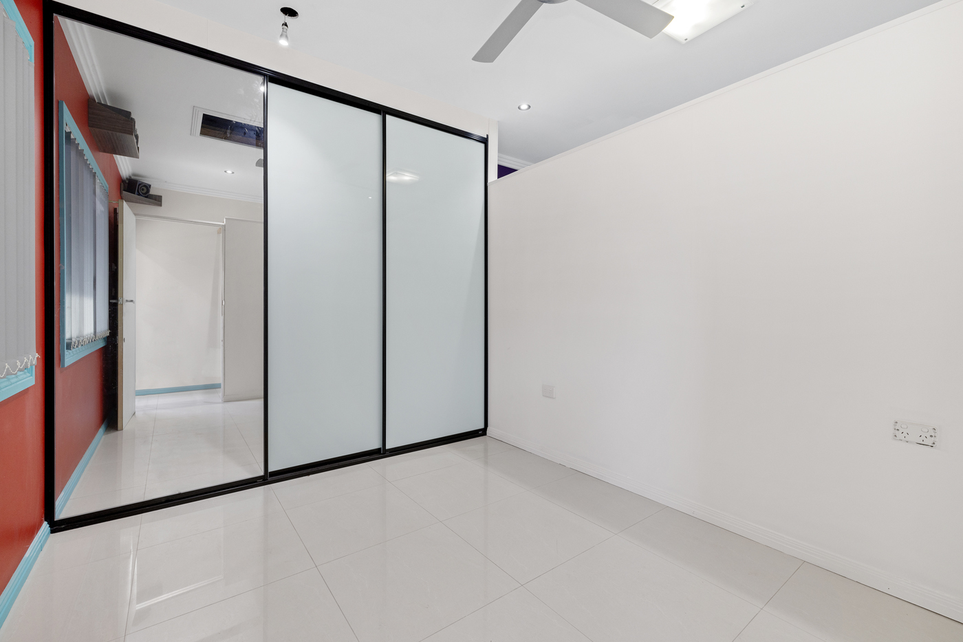 27a Yarrangobilly Street Heckenberg NSW 2168 AUS