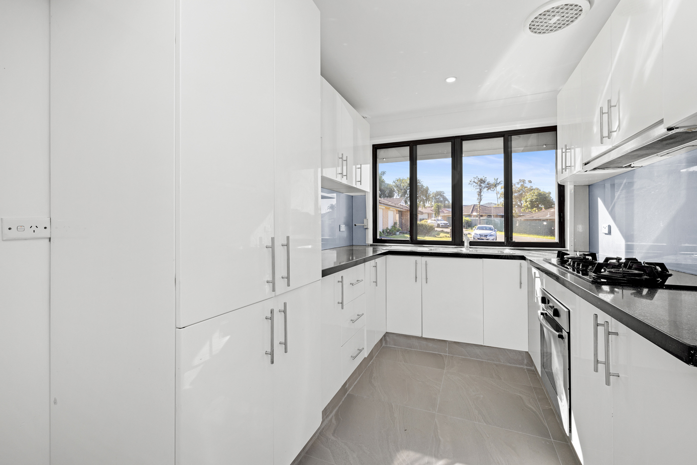 6/16 Benghazi Avenue Bossley Park NSW 2176 AUS