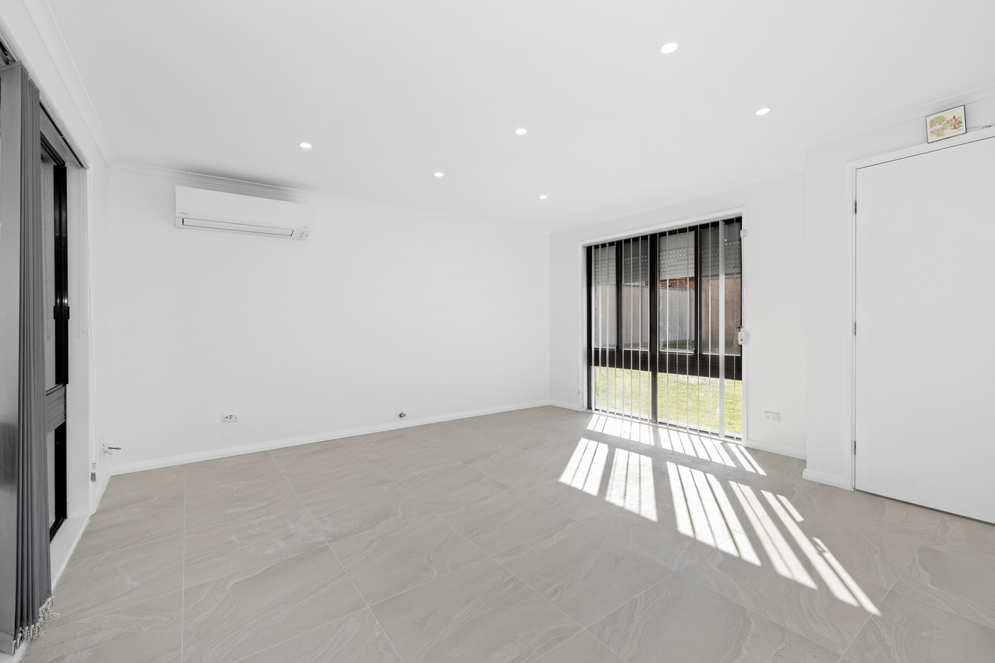 6/16 Benghazi Avenue Bossley Park NSW 2176 AUS