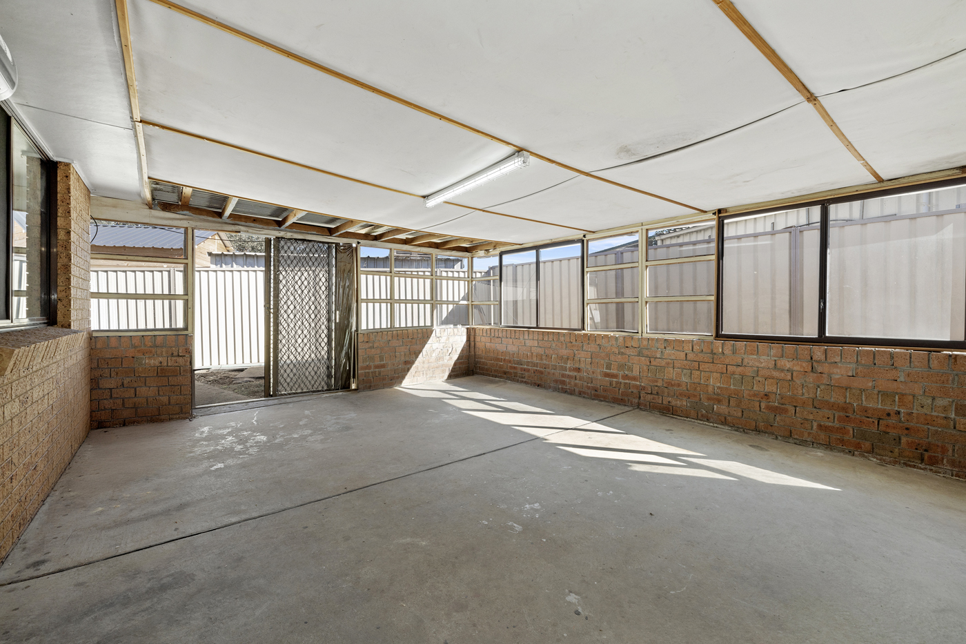 6/16 Benghazi Avenue Bossley Park NSW 2176 AUS