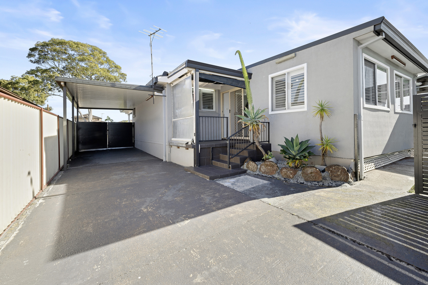 11 Oliveri Crescent Green Valley NSW 2168 AUS