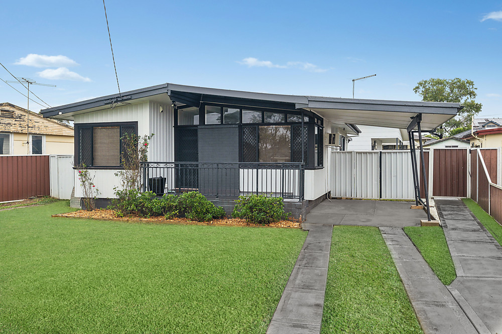 8 Bencubbin Street Sadleir NSW 2168 AUS