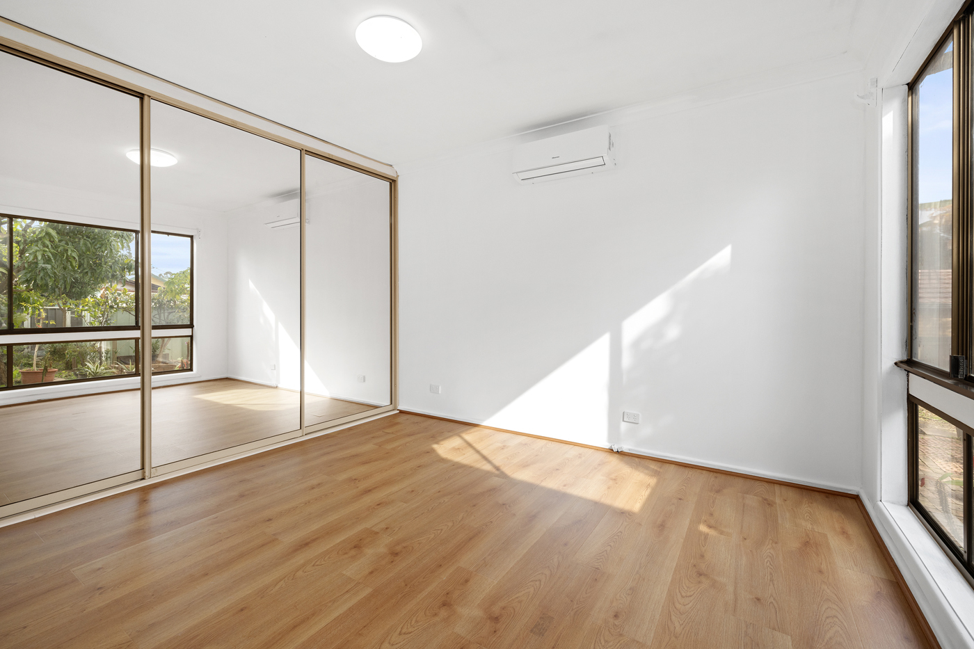 7 Dalmatia Street Carramar NSW 2163 AUS