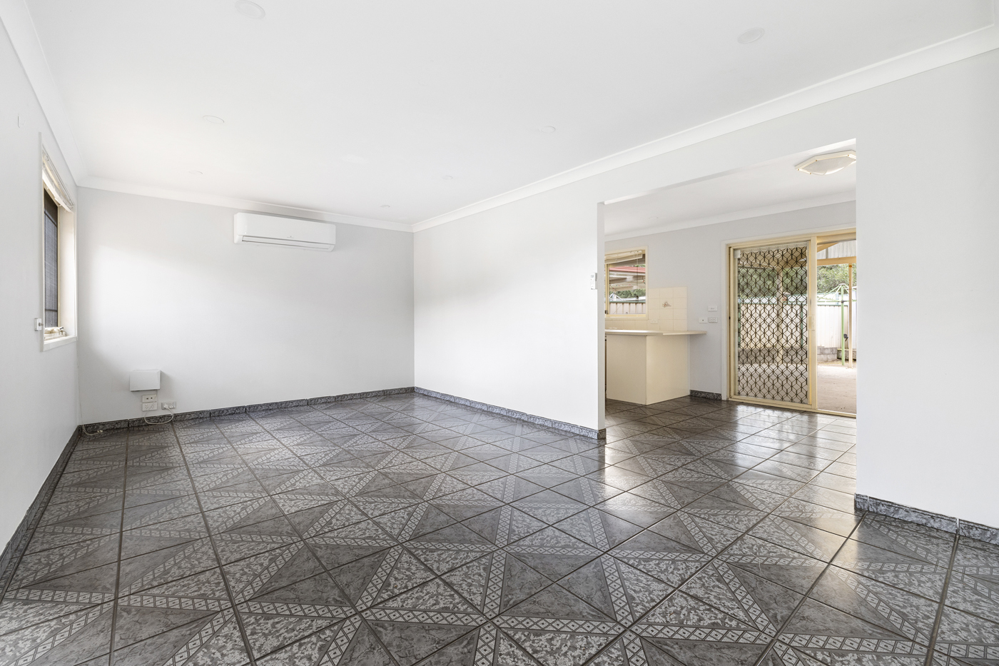 26 Angledool Avenue Hinchinbrook NSW 2168 AUS