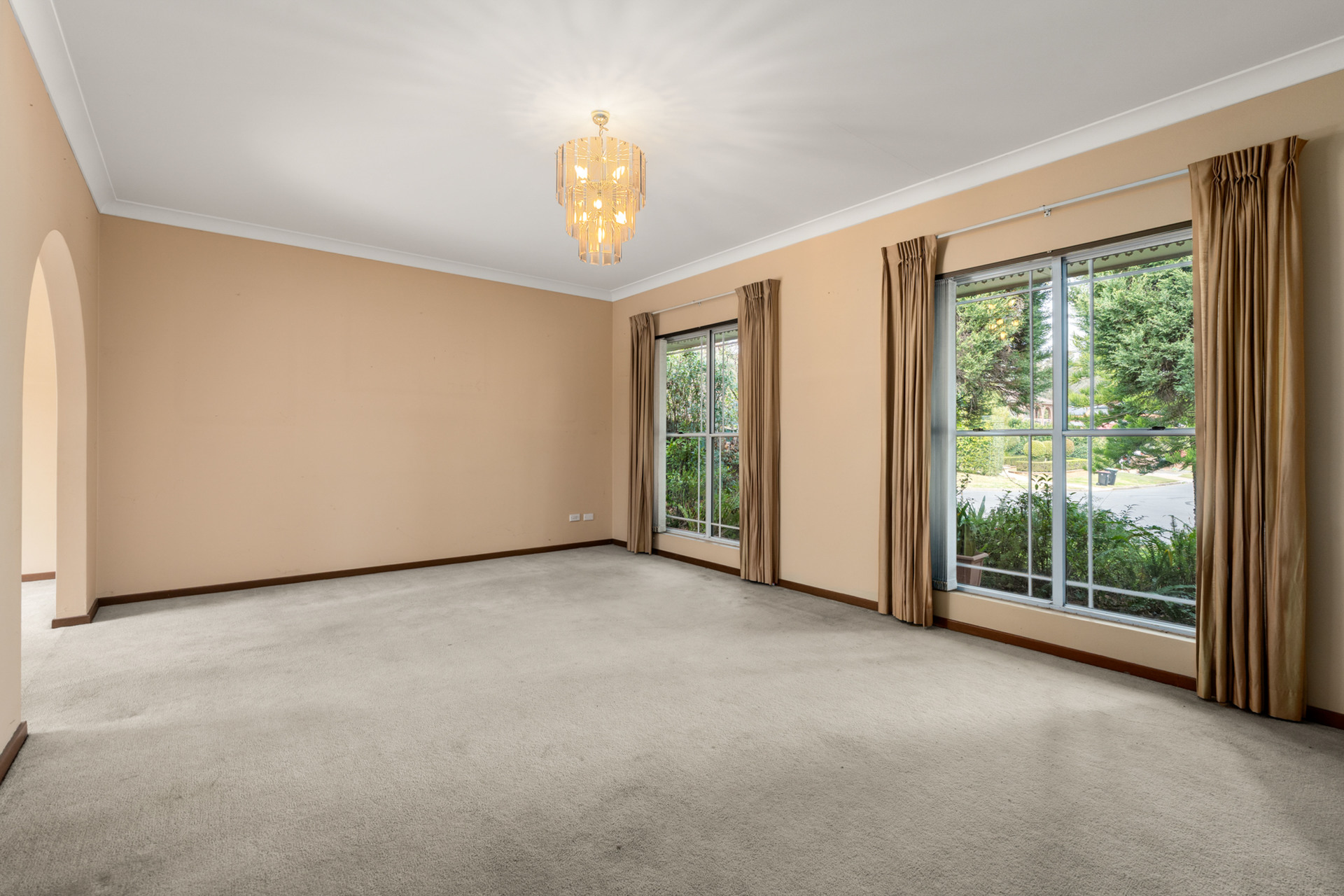 64 Jacaranda Crescent Casula NSW 2170 AUS