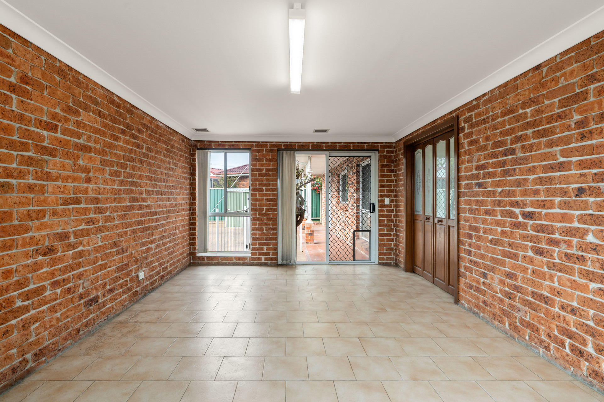 64 Jacaranda Crescent Casula NSW 2170 AUS