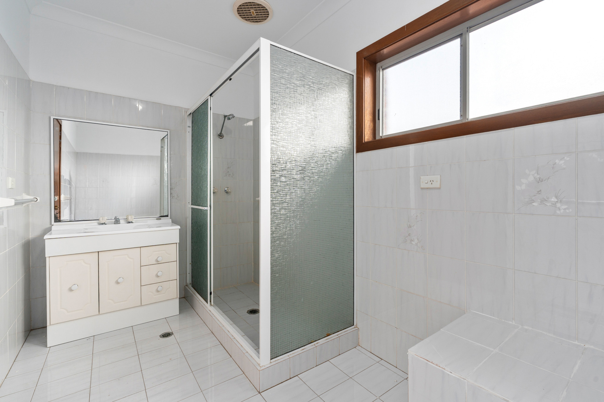 64 Jacaranda Crescent Casula NSW 2170 AUS