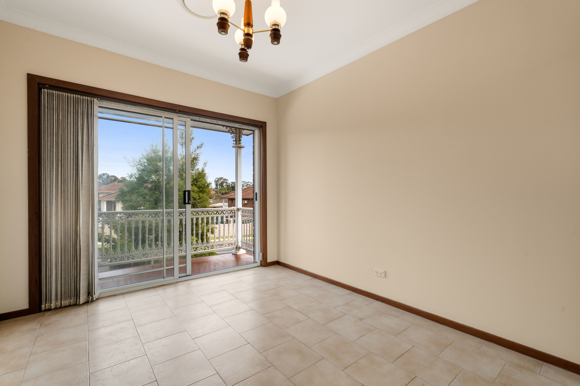 64 Jacaranda Crescent Casula NSW 2170 AUS