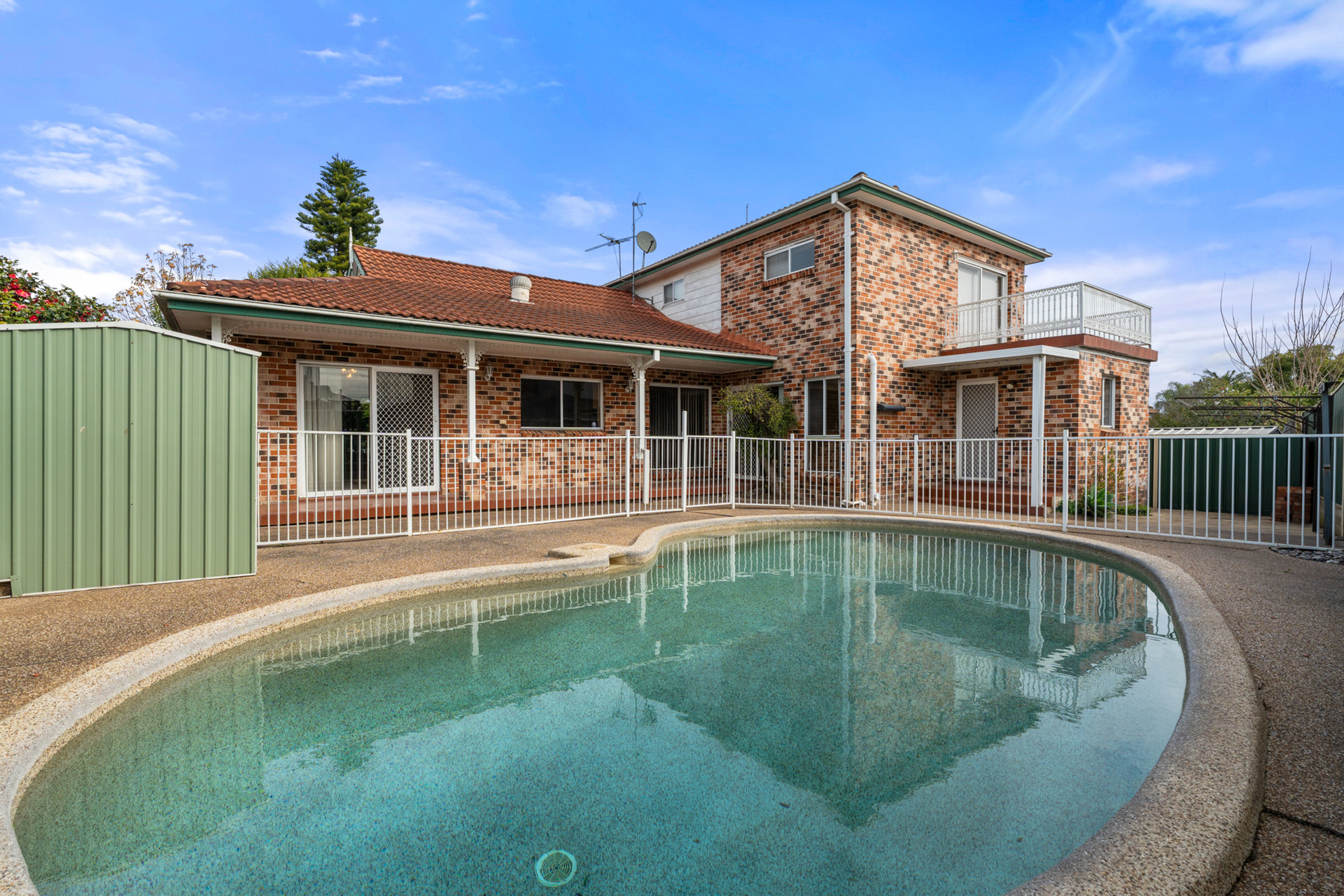 64 Jacaranda Crescent Casula NSW 2170 AUS