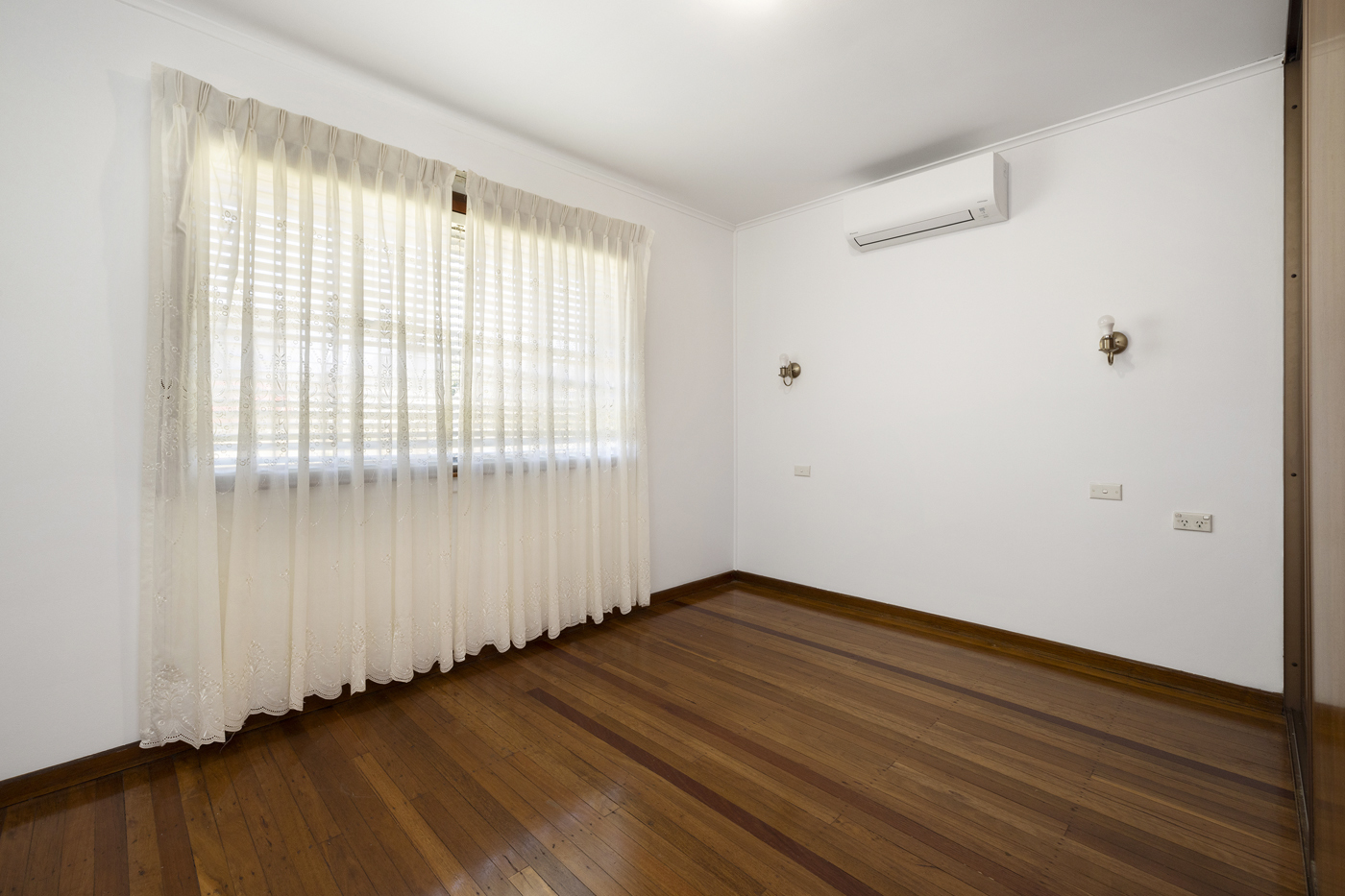 32 Busby Road Busby NSW 2168 AUS