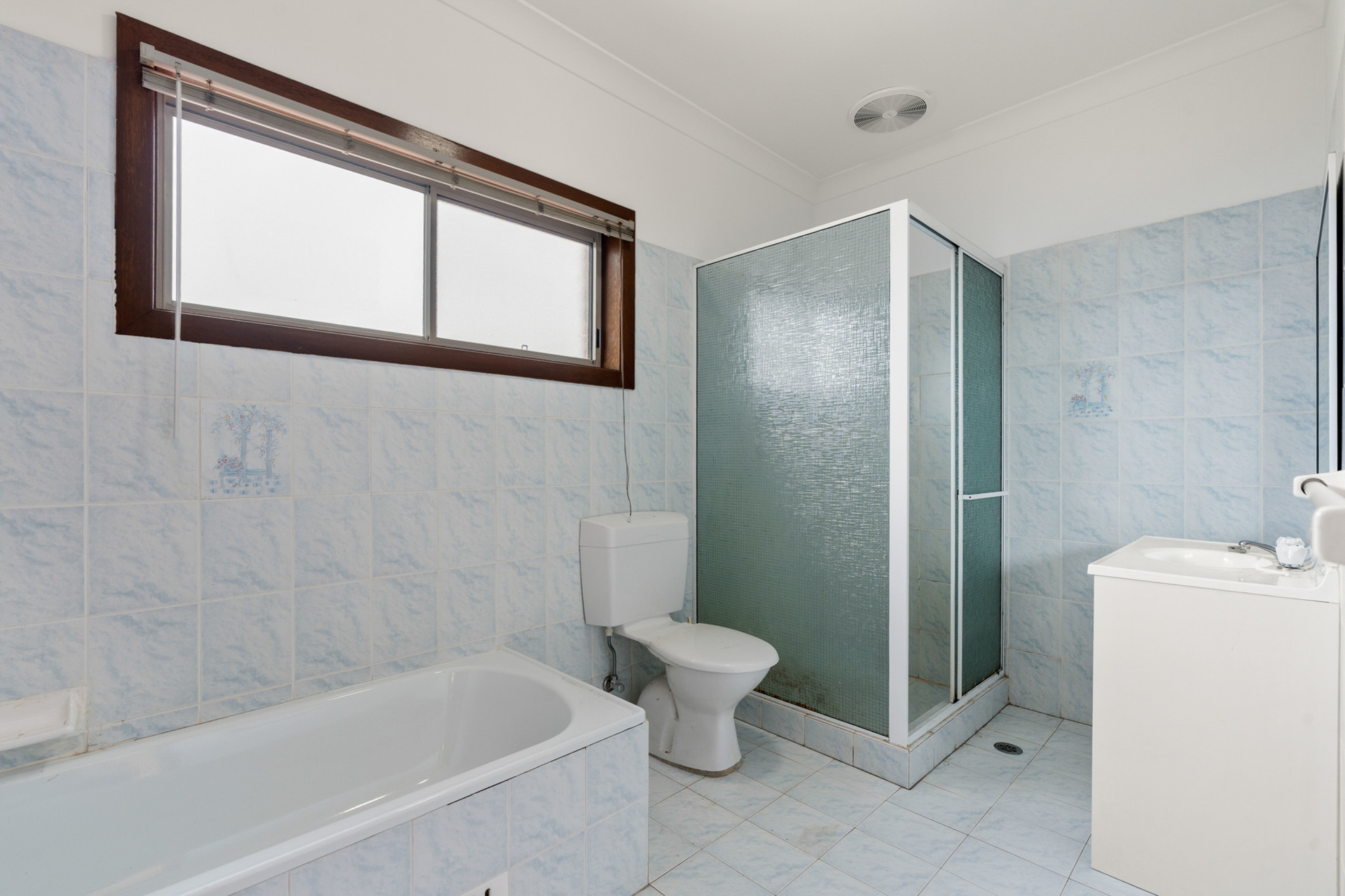 64 Jacaranda Crescent Casula NSW 2170 AUS
