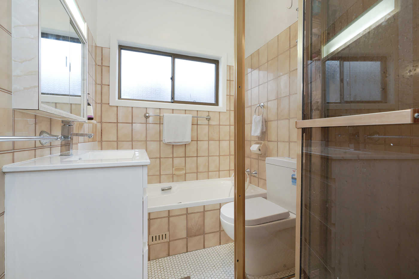 34 Grandview Drive Campbelltown NSW 2560 AUS