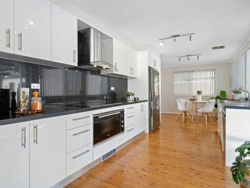 4 Sullivan Avenue Lurnea NSW 2170 AUS