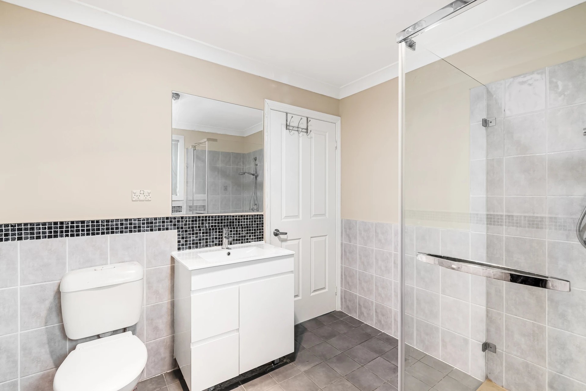 9 Tingha Close Hinchinbrook NSW 2168 AUS