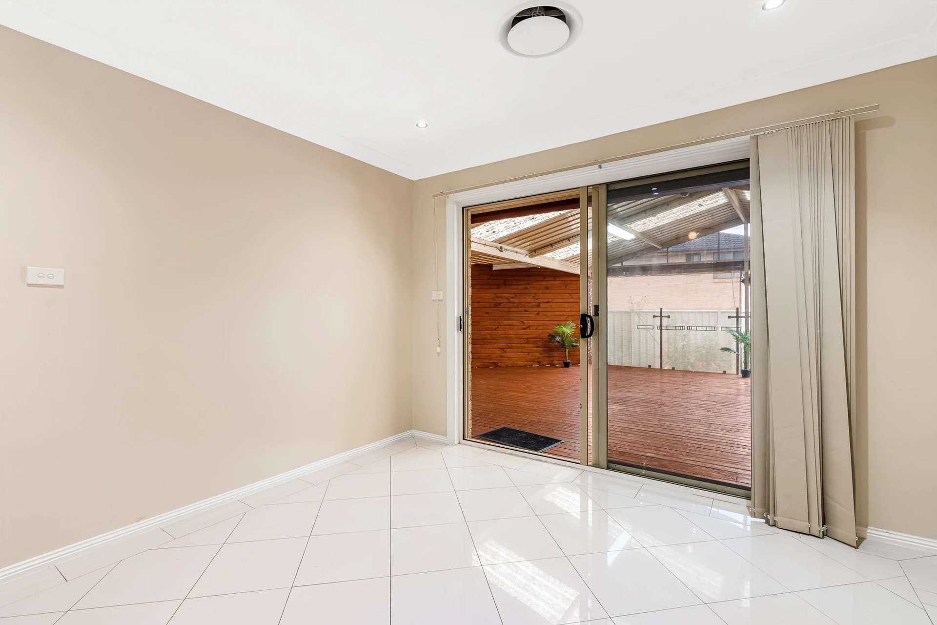 9 Tingha Close Hinchinbrook NSW 2168 AUS