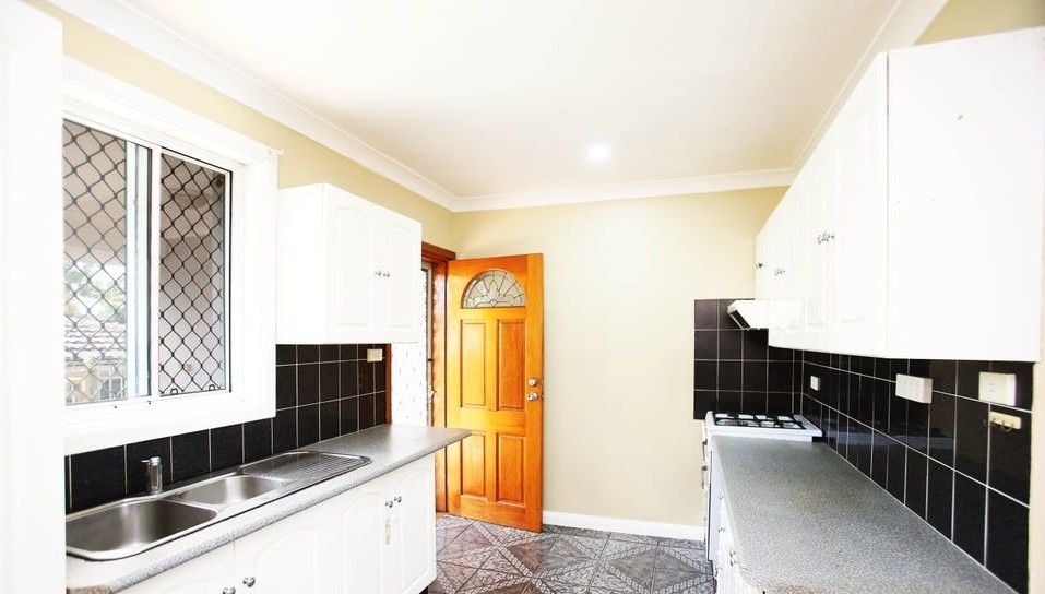 24 Byrne Street Ashcroft NSW 2168 AUS