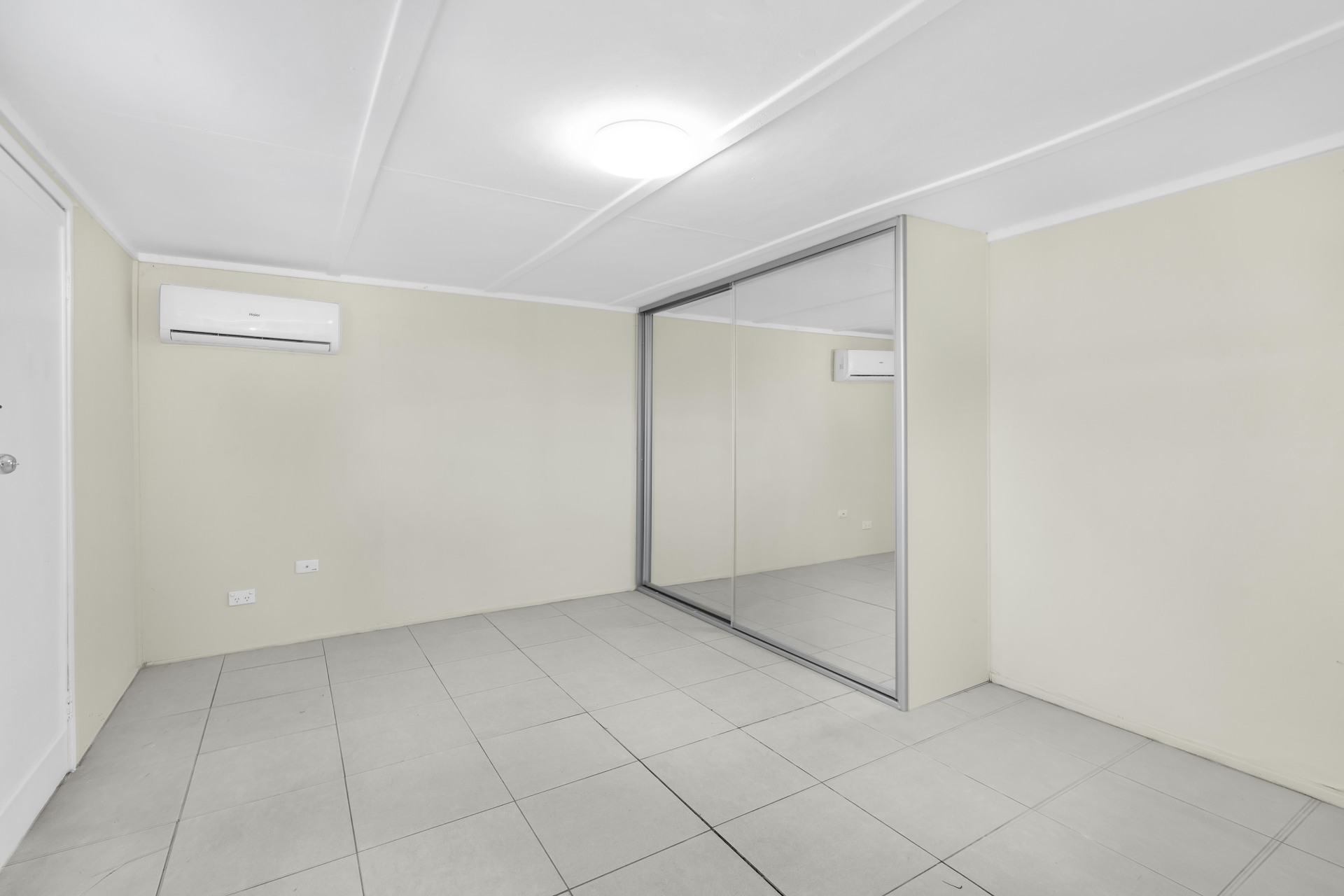 61 Devlin Street Ashcroft NSW 2168 AUS