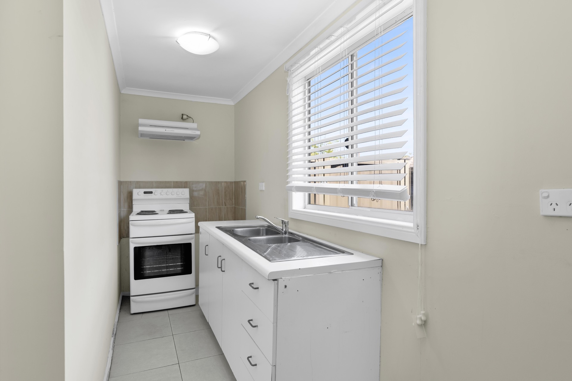61 Devlin Street Ashcroft NSW 2168 AUS