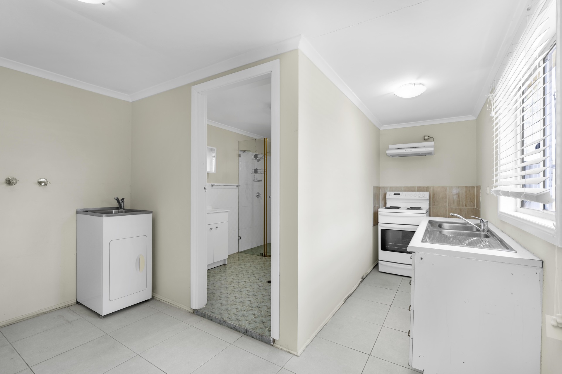 61 Devlin Street Ashcroft NSW 2168 AUS