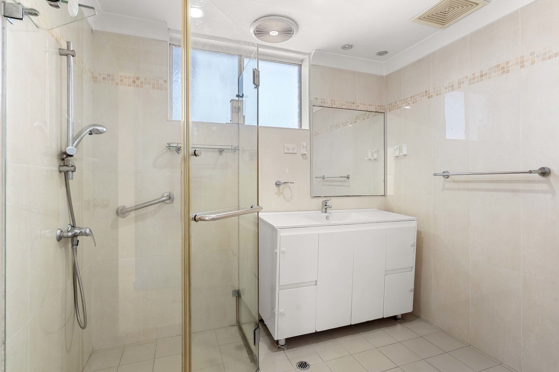 2/76-84 Bigge Street Liverpool NSW 2170 AUS