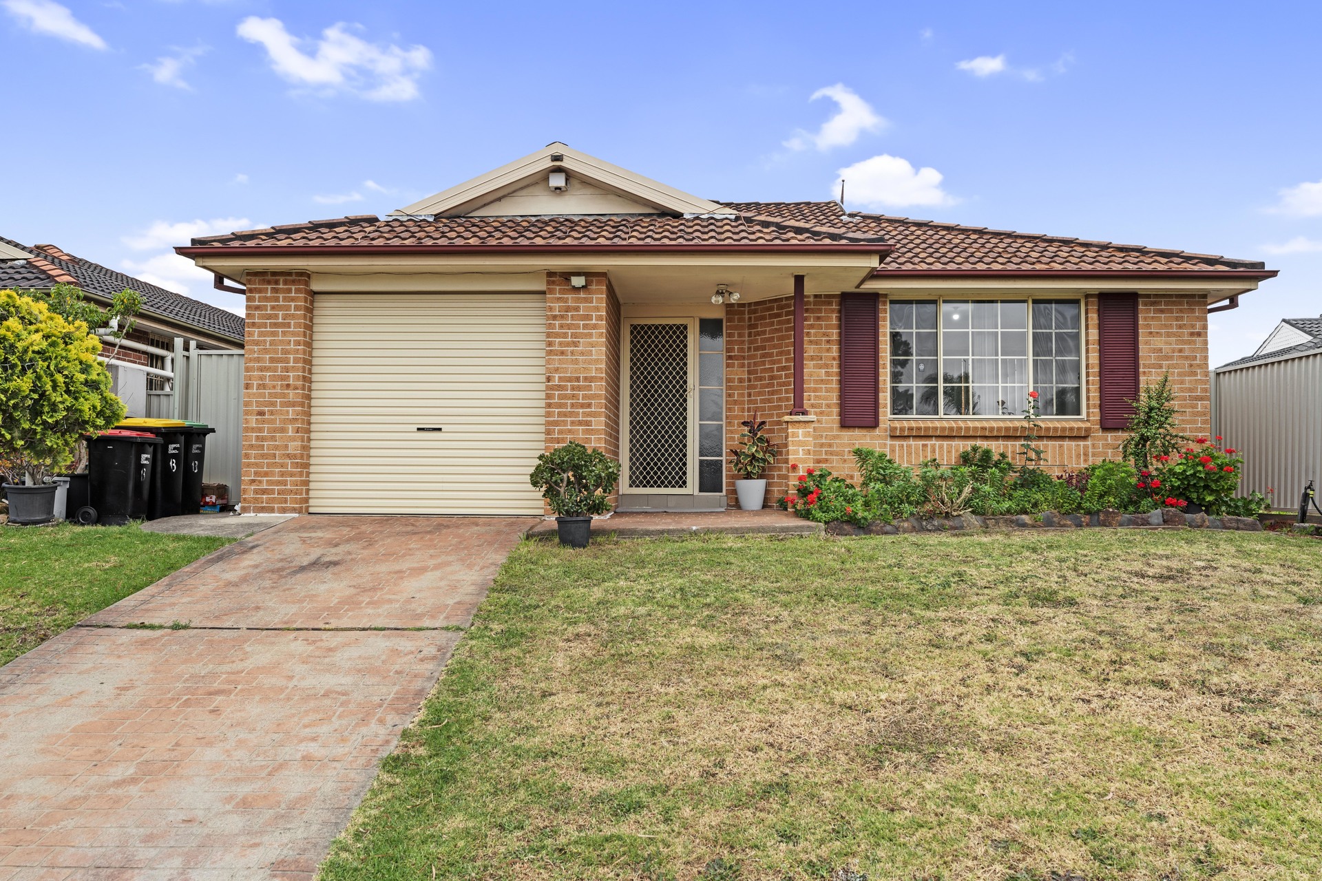13 Osprey Avenue Green Valley NSW 2168 AUS