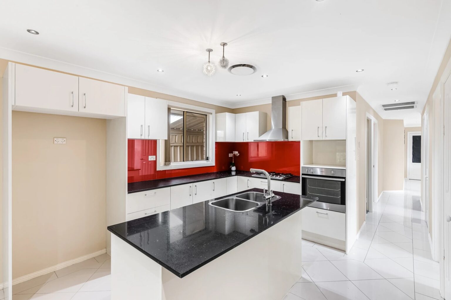 9 Tingha Close, Hinchinbrook NSW 2168 – photo 2 of 10