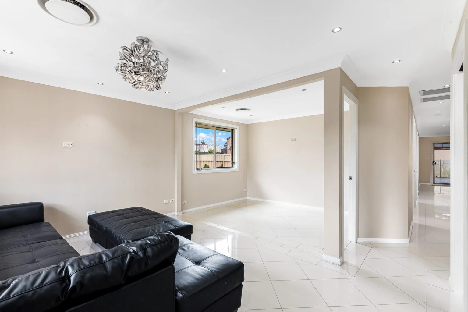 9 Tingha Close, Hinchinbrook NSW 2168 – photo 3 of 10