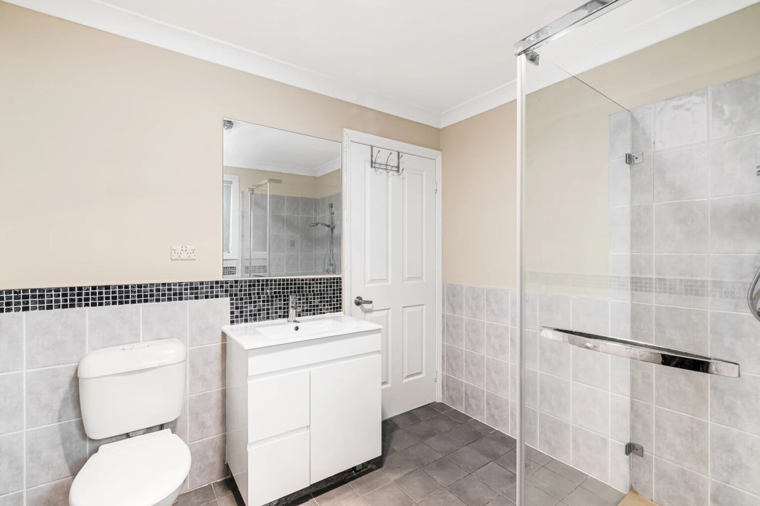 9 Tingha Close, Hinchinbrook NSW 2168 – photo 7 of 10