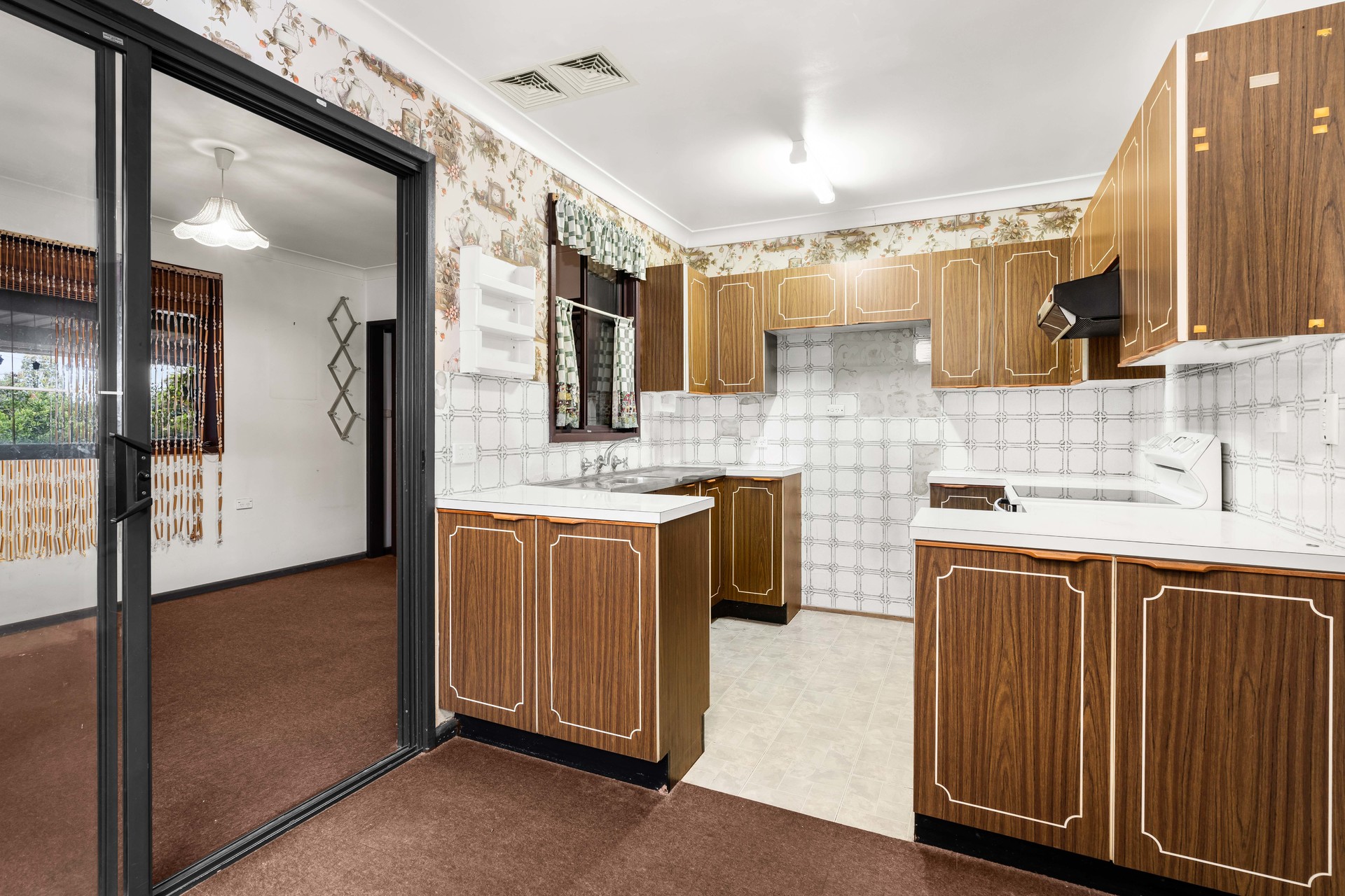 127 Gabo Crescent Sadleir NSW 2168 AUS