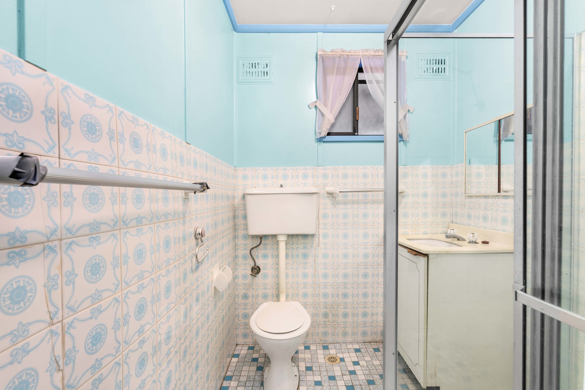 127 Gabo Crescent Sadleir NSW 2168 AUS