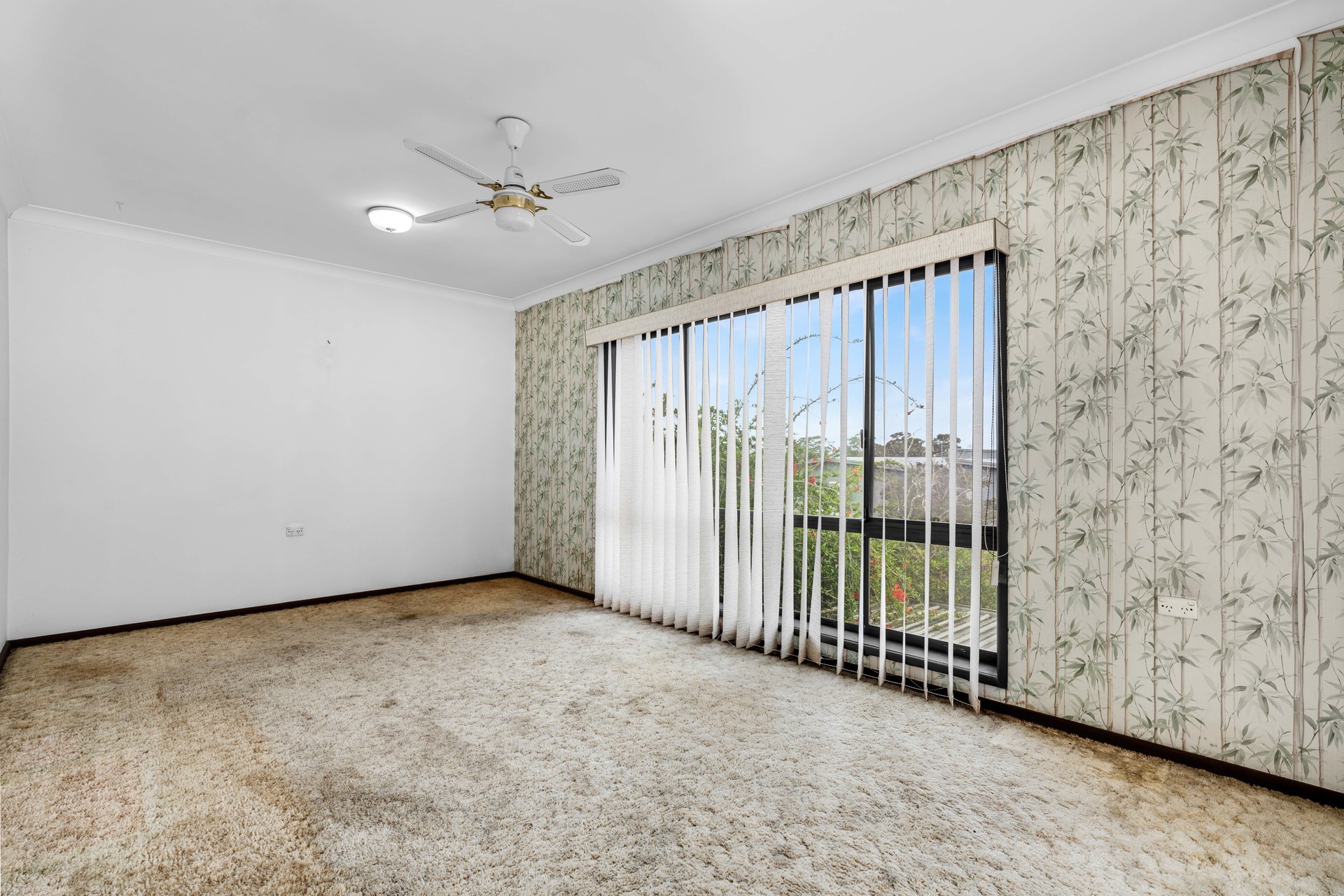 127 Gabo Crescent Sadleir NSW 2168 AUS