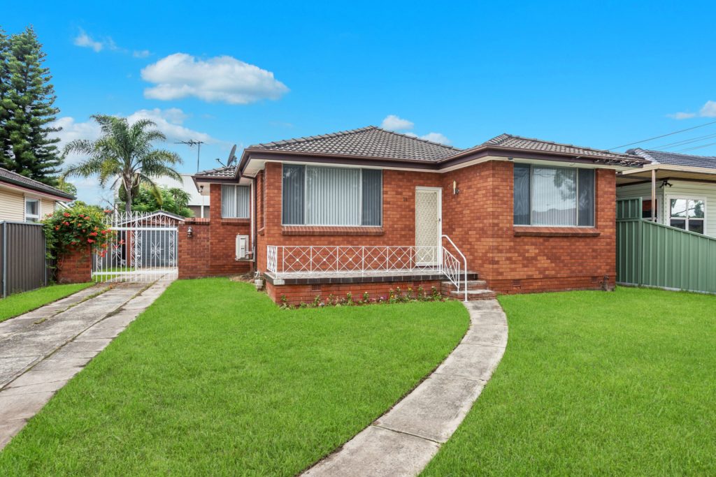 21 Weir Crescent, Lurnea