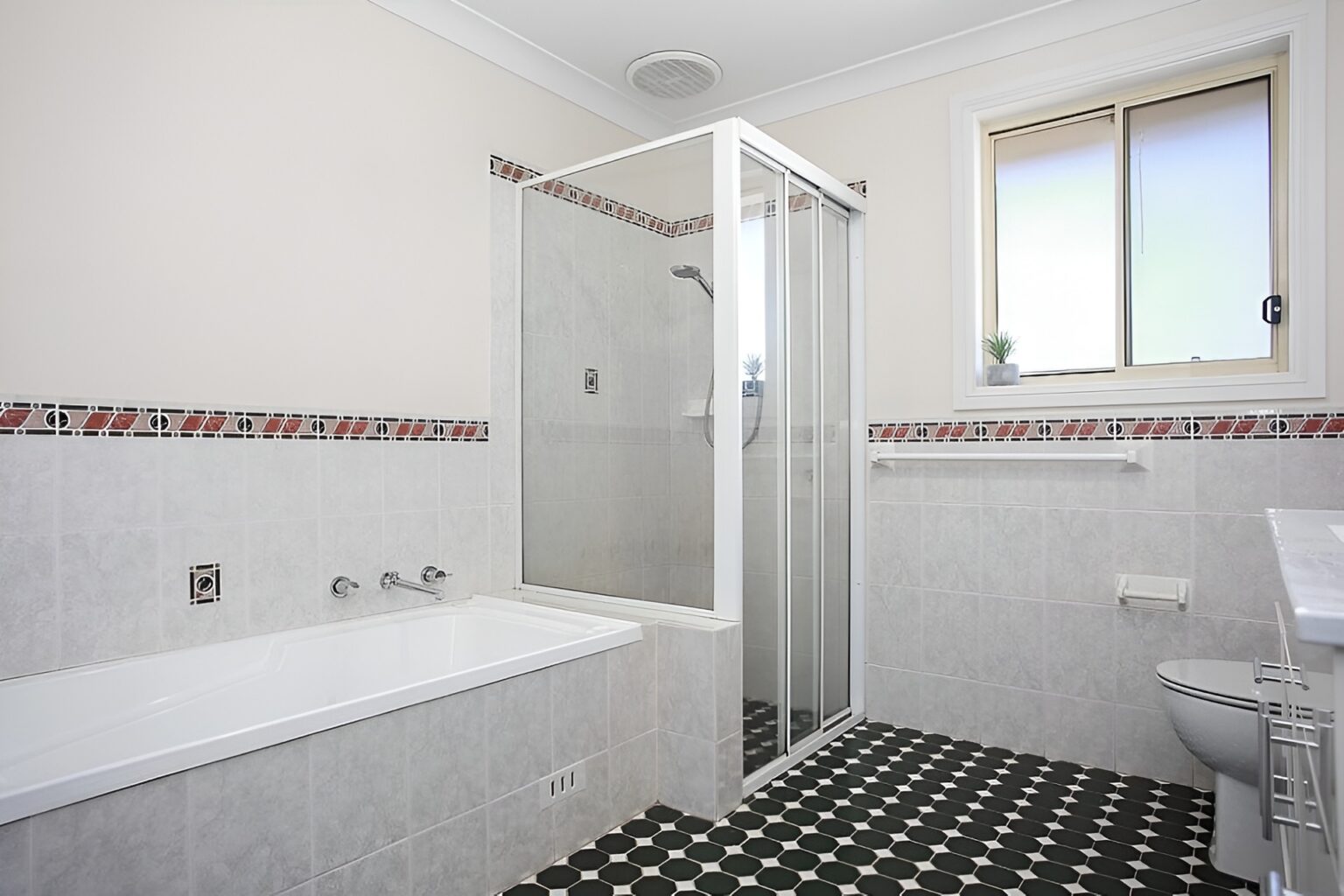 For Rent - 14 Kearns Place - New Property in Horningsea Park - Real Estate by Leasing 